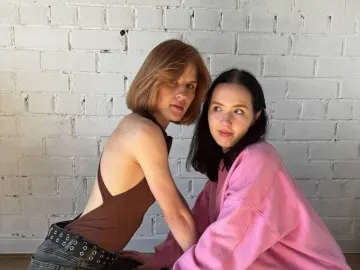 SilverAndLilly  live sex cam