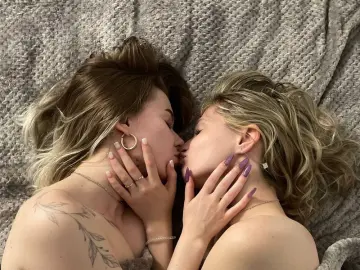 ElinoreAndNila  live sex cam