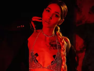 KristiNovak  live sex cam