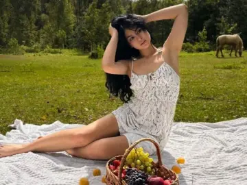 MinnieMile  live sex cam