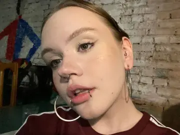 SaraKnights  live sex cam
