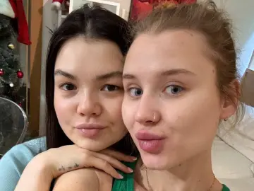 ScarlettAndBenit  live sex cam