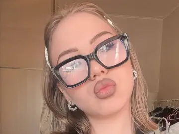 SaraBaier  live sex cam