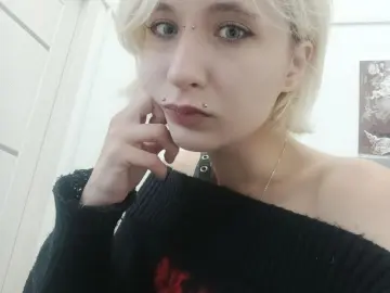 ElskaMoore  live sex cam