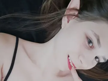 TinishaDubbert  live sex cam