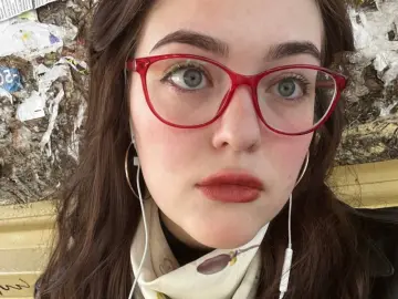 MersedesRosso  live sex cam