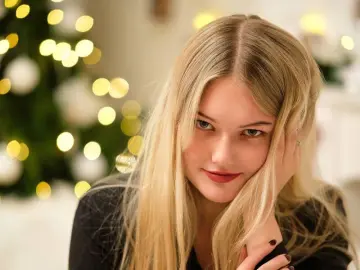 NicolynMoore  live sex cam