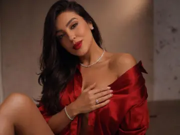 ParisLiscani  live sex cam