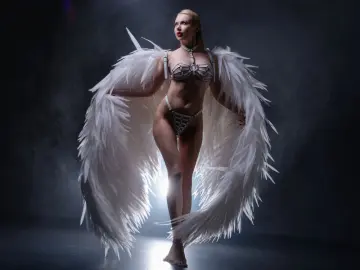 HelenOliver  live sex cam