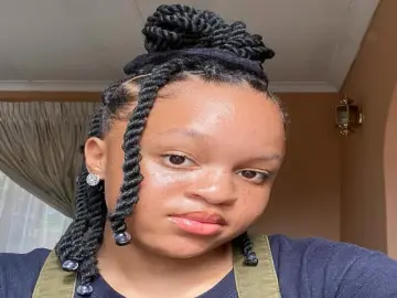 LillyPeachy  live sex cam