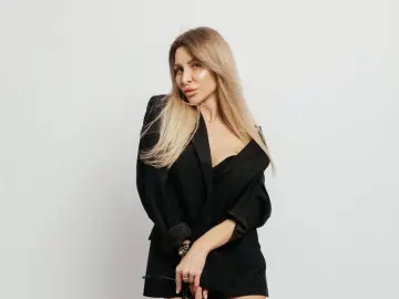 NicoleAriston  live sex cam