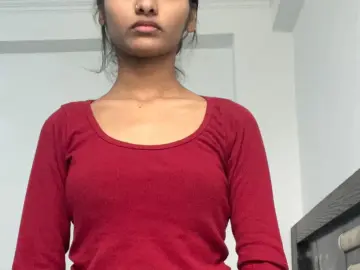 IshikaSaini  live sex cam