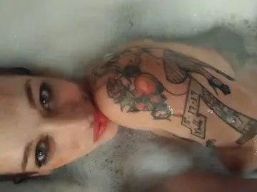 Wannatrymeee  live sex cam