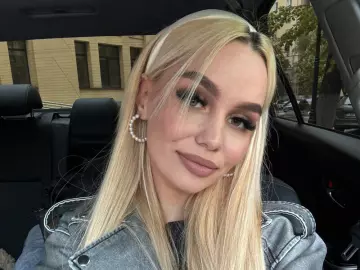 LynGriscom  live sex cam