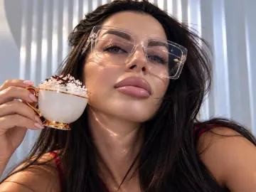 EliseVale  live sex cam