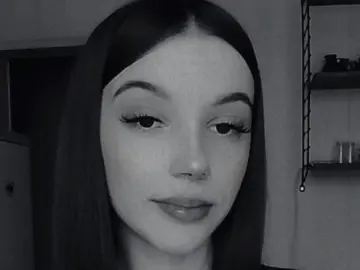 SoilaHoyles  live sex cam