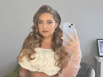 BernieceWarmath  live sex cam