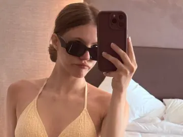 AureliaThorn  live sex cam