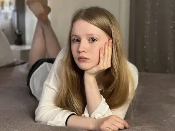 LilianHoward  live sex cam