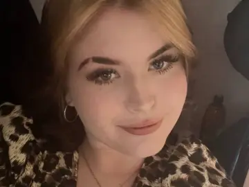 EmilyHatcher  live sex cam