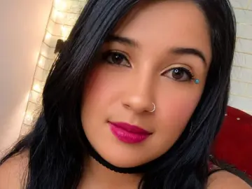 LuxyMia  live sex cam