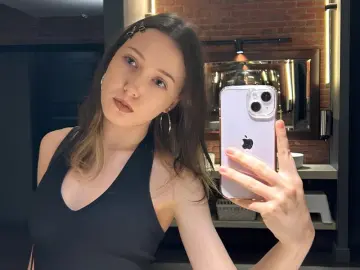 AnnaHogan  live sex cam