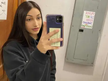 Yourdreamgurll  live sex cam