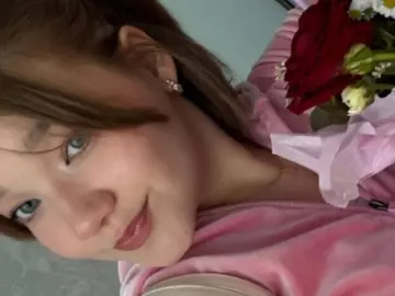 AliseGlow  live sex cam