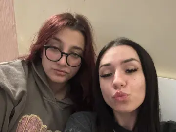 CleoAndZendaya  live sex cam