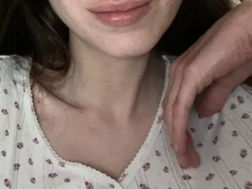 SkinnyPeach  live sex cam