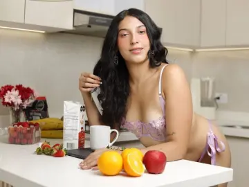 IssaDilucas  live sex cam