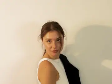 HilaryMcgrath  live sex cam