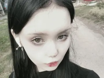 KrystleHadley  live sex cam