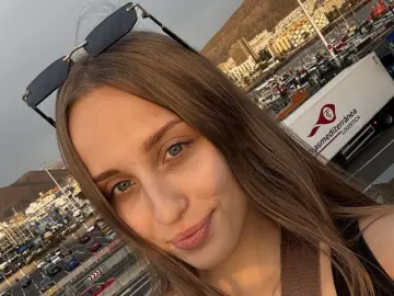 LunaDarkwood  live sex cam
