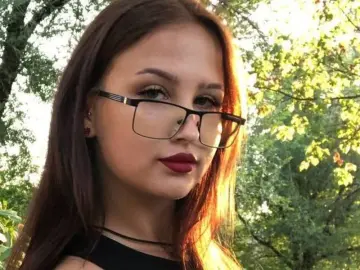 TiffaneyHews  live sex cam