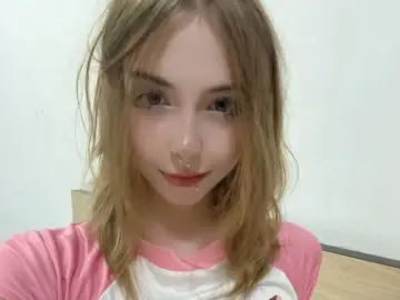 DaniGlow  live sex cam