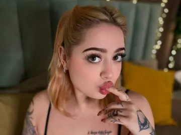 KellyMoors  live sex cam