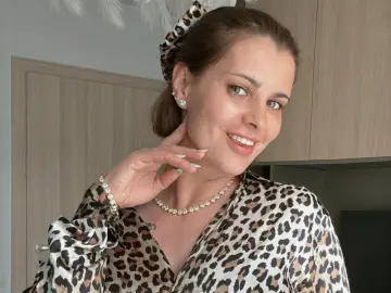 AnishaBee  live sex cam
