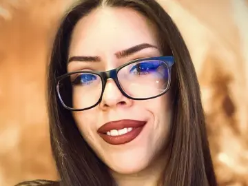 EmaLowee  live sex cam