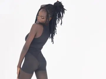 IssaJenner  live sex cam