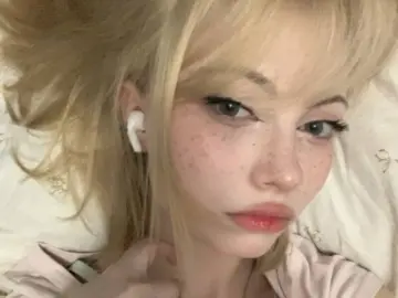 LeonardaZeeman  live sex cam