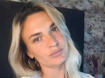 EllieMaryn  live sex cam