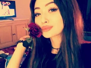 IsittaSmith  live sex cam