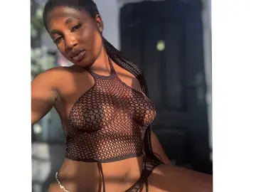 LauraKiwi  live sex cam