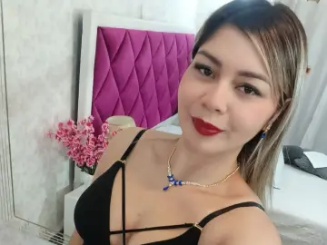 CarlyHamils  live sex cam