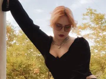 KaleighCollett  live sex cam