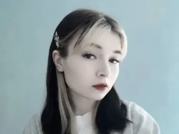 MelissaLey  live sex cam