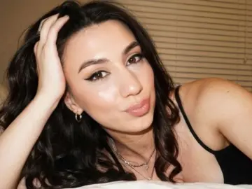KiraMae  live sex cam