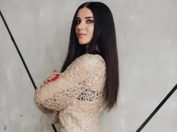 SuzzaneSony  live sex cam