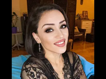 VickieFox  live sex cam